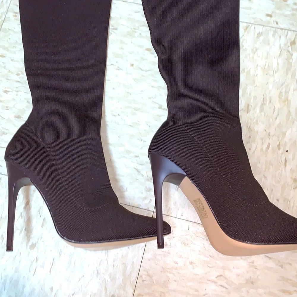 Brand New ARIAME‎ CHOCOLATE OVER THE KNEE KNITTED BOOTS